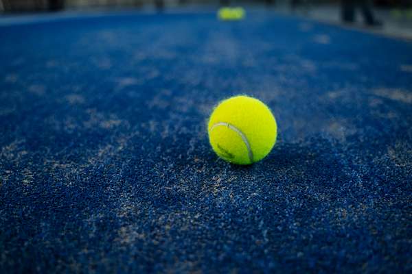 balle de tennis a angle eleve au sol 11zon