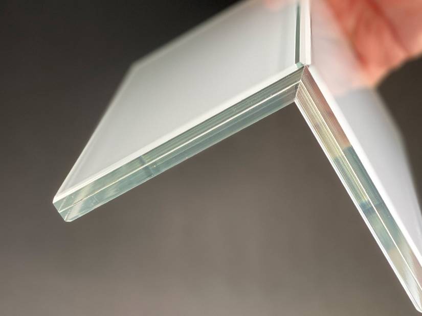 plaques de verre collees